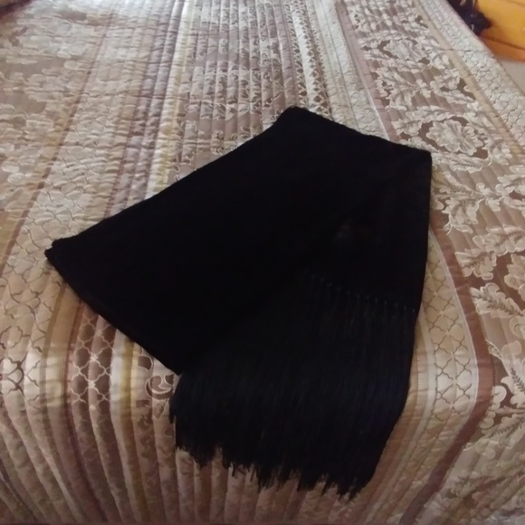 Velvet (Faux) Shawl - Picture 4 of 7